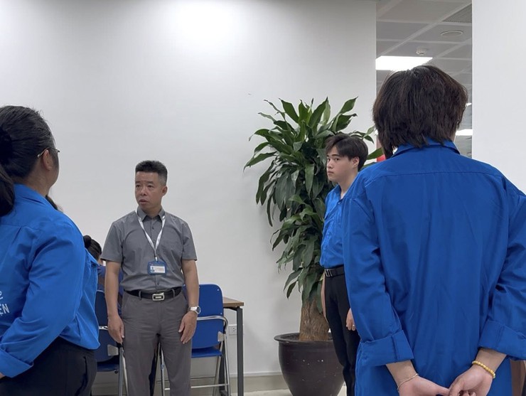 Tuổi trẻ phường Đống Đa tích cực ra quân hỗ trợ nhân dân sử dụng dịch vụ công trực tiếp và trực tuyến- Ảnh 9.