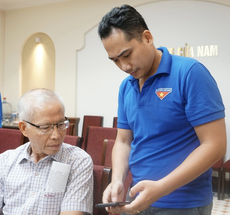 BÍ THƯ ĐẢNG ỦY PHƯỜNG CỬA NAM DỰ SINH HOẠT CHI BỘ TẠI TỔ DÂN PHỐ: TRỰC TIẾP LẮNG NGHE Ý KIẾN CỦA CÁN BỘ, ĐẢNG VIÊN- Ảnh 7.
