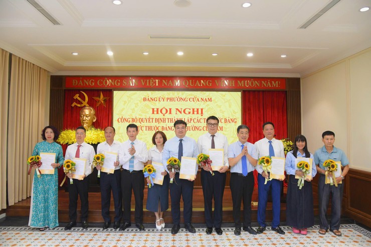 CÔNG BỐ QUYẾT ĐỊNH THÀNH LẬP 83 TỔ CHỨC CƠ SỞ ĐẢNG THUỘC ĐẢNG BỘ PHƯỜNG CỬA NAM- Ảnh 12.