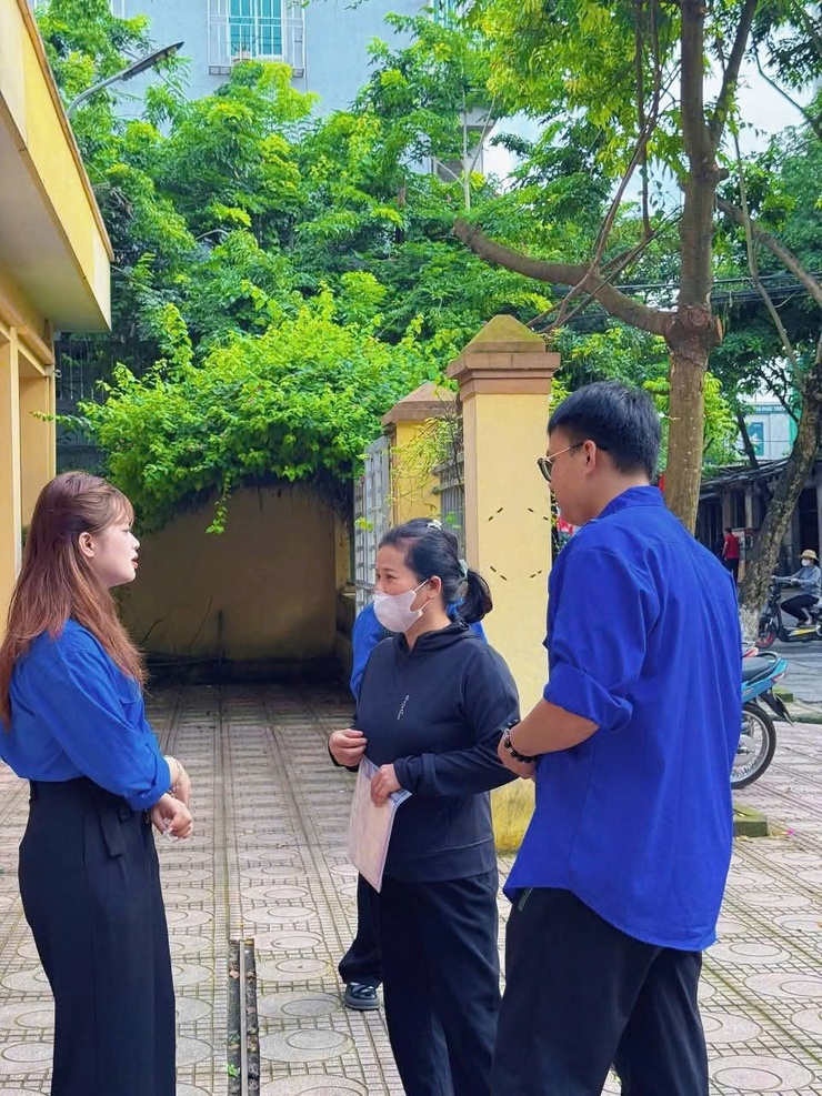 TUỔI TRẺ THƯ LÂM RA QUÂN HỖ TRỢ GIẢI QUYẾT THỦ TỤC HÀNH CHÍNH CÔNG- Ảnh 1.