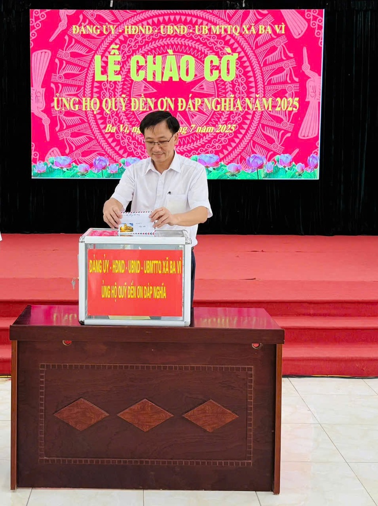 ĐẢNG ỦY - HĐND - UBND - UB MTTQ VIỆT NAM XÃ BA VÌ TỔ CHỨC LỄ CHÀO CỜ SÁNG THỨ 2 ĐẦU TUẦN VÀ KÊU GỌI ỦNG HỘ QUỸ ĐỀN ƠN ĐÁP NGHĨA NĂM 2025- Ảnh 4.