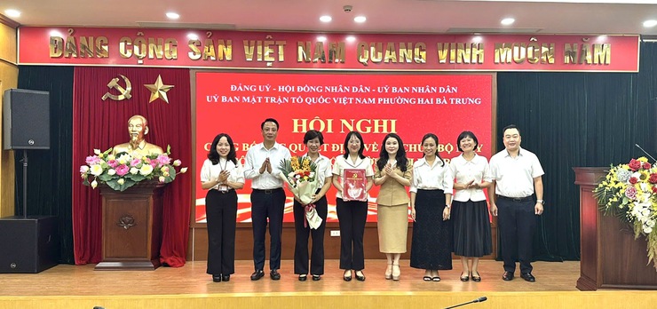 Phường Hai Bà Trưng: Tổ chức Hội nghị công các Quyết định về tổ chức bộ máy và công tác cán bộ phường.- Ảnh 7.