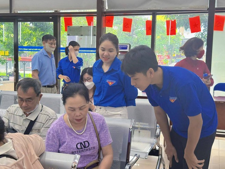 Thanh niên phường Hà Đông ra quân hỗ trợ vận hành mô hình chính quyền hai cấp- Ảnh 4.
