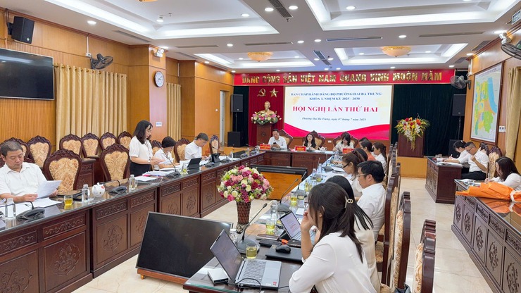 Ban Chấp hành Đảng ủy phường Hai Bà Trưng tổ chức hội nghị Ban Chấp hành lần thứ hai.- Ảnh 2.