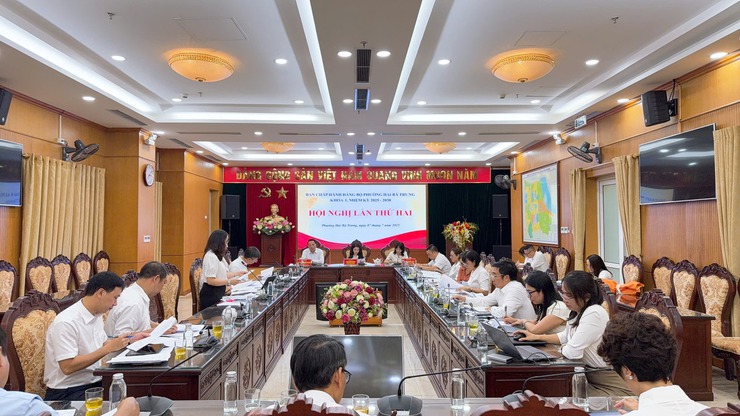 Ban Chấp hành Đảng ủy phường Hai Bà Trưng tổ chức hội nghị Ban Chấp hành lần thứ hai.- Ảnh 1.