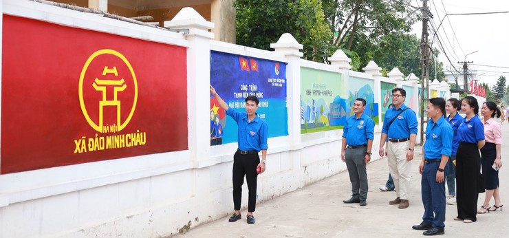 Đoàn Thanh niên xã Minh Châu khánh thành công trình tranh tường bích hoạ “Xanh – Văn minh – Hạnh phúc”- Ảnh 4.