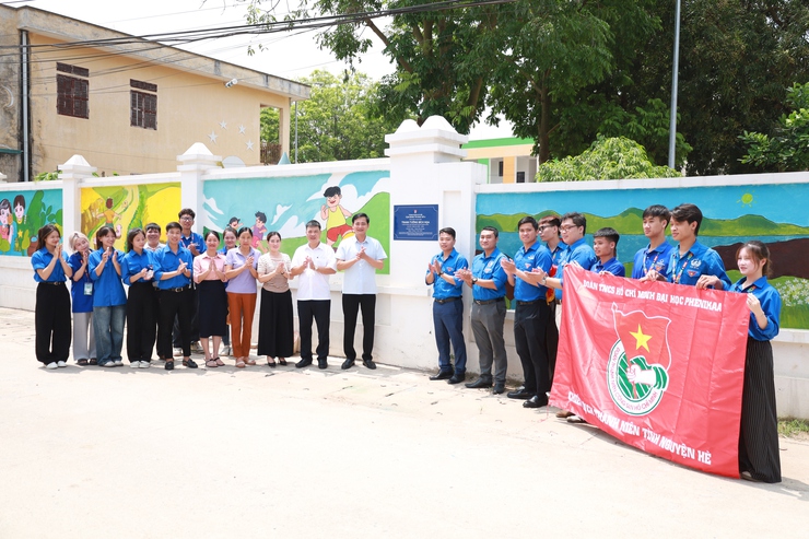 Đoàn Thanh niên xã Minh Châu khánh thành công trình tranh tường bích hoạ “Xanh – Văn minh – Hạnh phúc”- Ảnh 6.