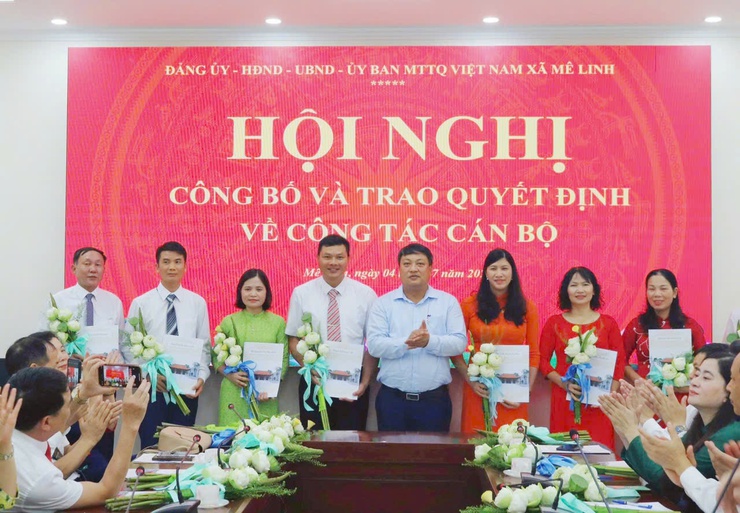 Xã Mê Linh tổ chức Hội nghị công bố các Quyết định về công tác cán bộ khối Giáo dục và Trạm y tế trên địa bàn xã- Ảnh 5.