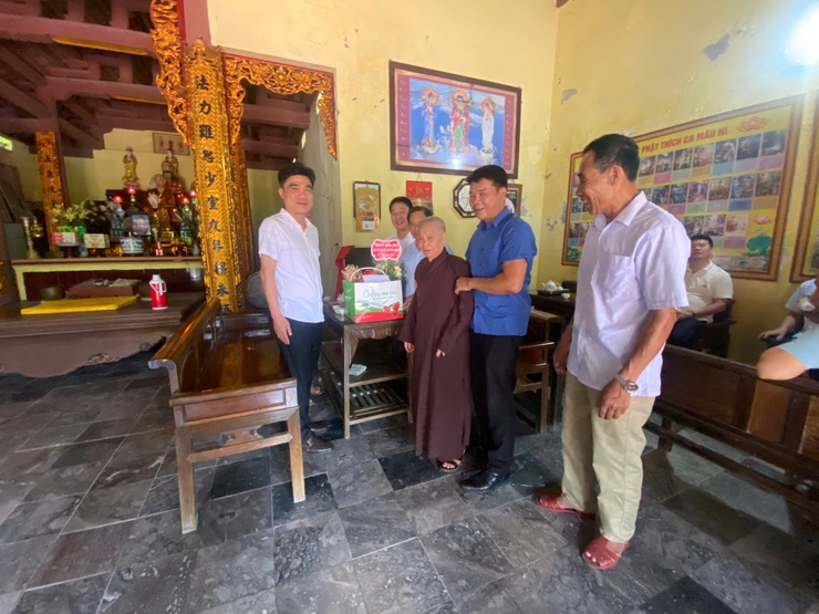 Các đồng chí lãnh đạo xã Hương Sơn thăm các cơ sở tôn giáo trên địa bàn- Ảnh 9.