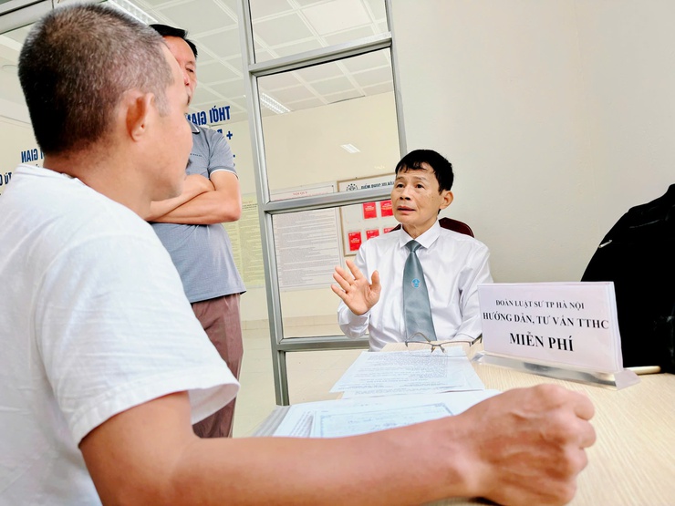 Luật sư đồng hành tư vấn pháp lý miễn phí cho người dân xã Nam Phù- Ảnh 3.