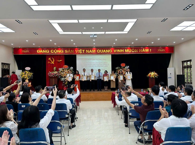 PHƯỜNG LÁNG TỔ CHỨC HỘI NGHỊ CÔNG BỐ THÀNH LẬP CÁC CƠ QUAN CHUYÊN MÔN VÀ TỔ CHỨC HÀNH CHÍNH THUỘC UBND PHƯỜNG.- Ảnh 2.