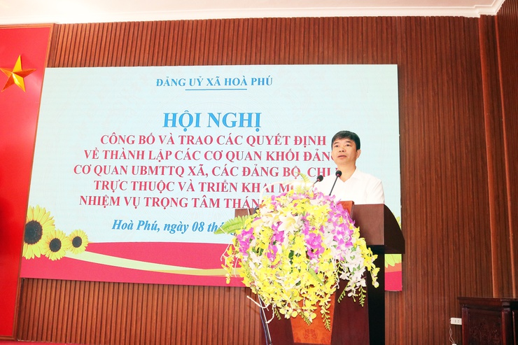 Hội nghị công bố và trao các quyết định về thành lập các cơ quan khối Đảng; cơ quan Ủy ban MTTQ xã; các Đảng bộ, chi bộ trực thuộc- Ảnh 11.