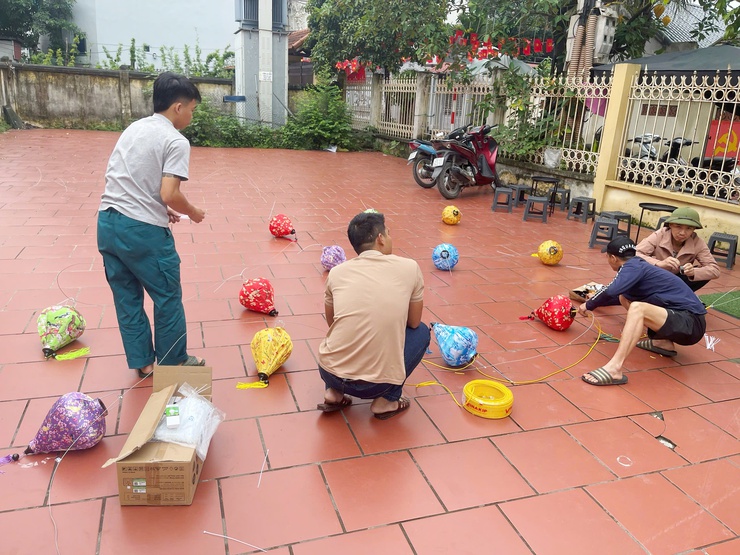 Anh Trần Văn Công – Phó Bí thư Chi bộ, Tổ trưởng Tổ dân phố Du Nghệ người Thắp sáng đường quê – Thắp lên tinh thần đoàn kết cộng đồng- Ảnh 2.