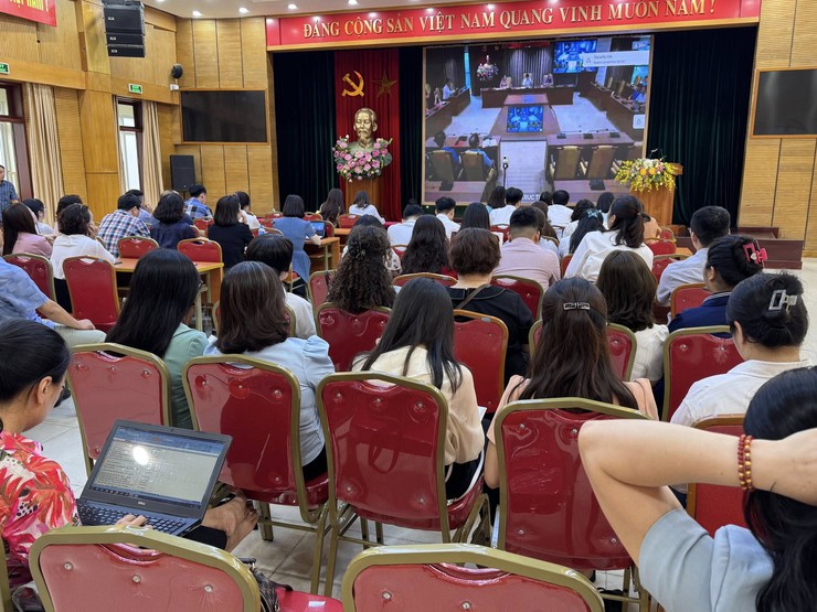 Cán bộ, công chức Cơ quan Đảng phường Hoàn Kiếm dự Hội nghị tập huấn Phần mềm quản lý văn bản và điều hành Thành phố- Ảnh 3.