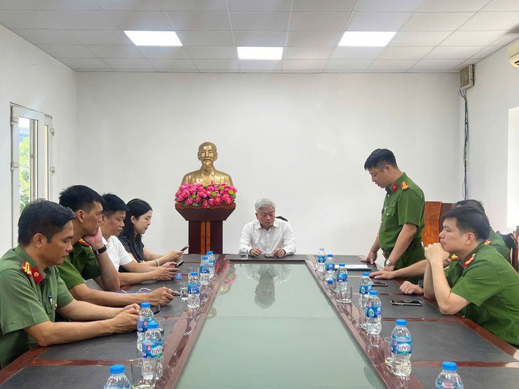 Thường trực Đảng ủy phường Đại Mỗ làm việc với Công an phường: Đảm bảo an ninh, trật tự vì mục tiêu "Đại Mỗ sáng – xanh – sạch – đẹp"- Ảnh 1.