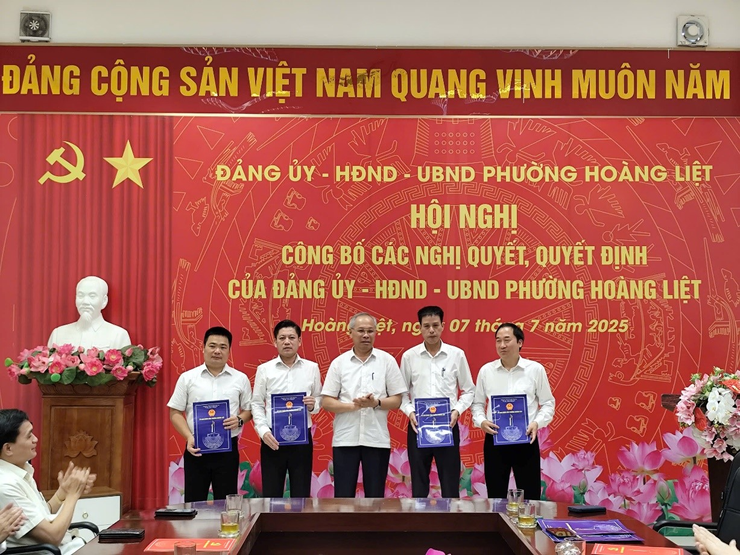 HỘI NGHỊ CÔNG BỐ CÁC NGHỊ QUYẾT, QUYẾT ĐỊNH CỦA ĐẢNG UỶ, HĐND, UBND PHƯỜNG HOÀNG LIỆT VỀ CÔNG TÁC CÁN BỘ- Ảnh 2.