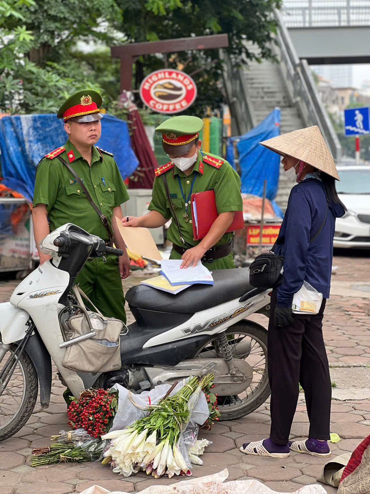 PHƯỜNG HOÀNG LIỆT RA QUÂN KIỂM TRA, XỬ LÝ, CHỈNH TRANG VĂN MINH ĐÔ THỊ TRÊN ĐỊA BÀN PHƯỜNG- Ảnh 5.