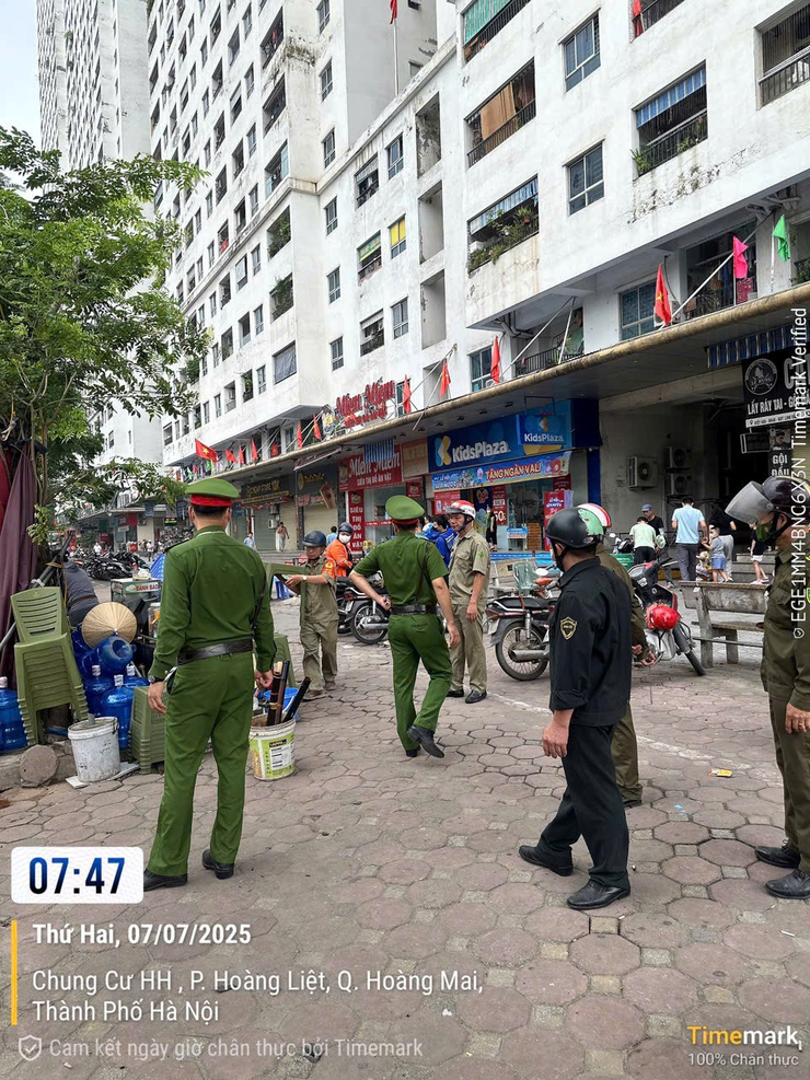 PHƯỜNG HOÀNG LIỆT RA QUÂN KIỂM TRA, XỬ LÝ, CHỈNH TRANG VĂN MINH ĐÔ THỊ TRÊN ĐỊA BÀN PHƯỜNG- Ảnh 2.