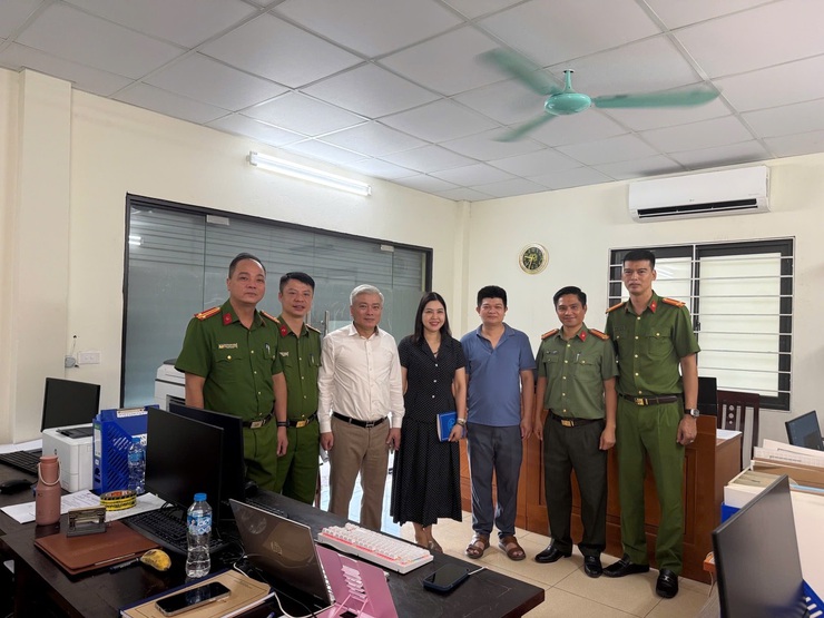 Thường trực Đảng ủy phường Đại Mỗ làm việc với Công an phường: Đảm bảo an ninh, trật tự vì mục tiêu "Đại Mỗ sáng – xanh – sạch – đẹp"- Ảnh 2.