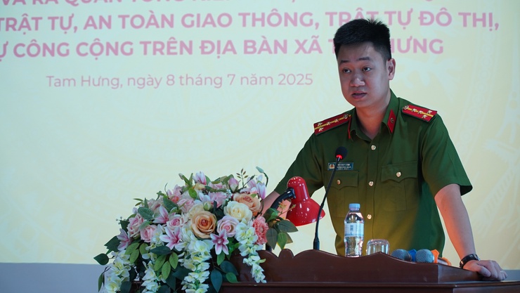Tam Hưng ra quân kiểm tra, xử lý vi phạm trật tự an toàn giao thông, đô thị và công cộng- Ảnh 4.
