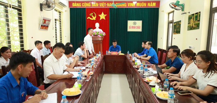 Bí thư thứ nhất Trung ương Đoàn Bùi Quang Huy thăm, làm việc và tặng quà tại xã Minh Châu- Ảnh 1.