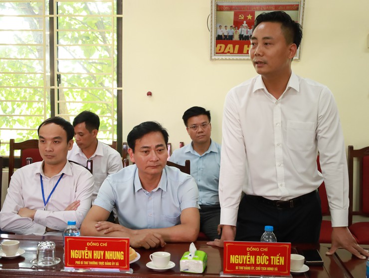 Bí thư thứ nhất Trung ương Đoàn Bùi Quang Huy thăm, làm việc và tặng quà tại xã Minh Châu- Ảnh 2.