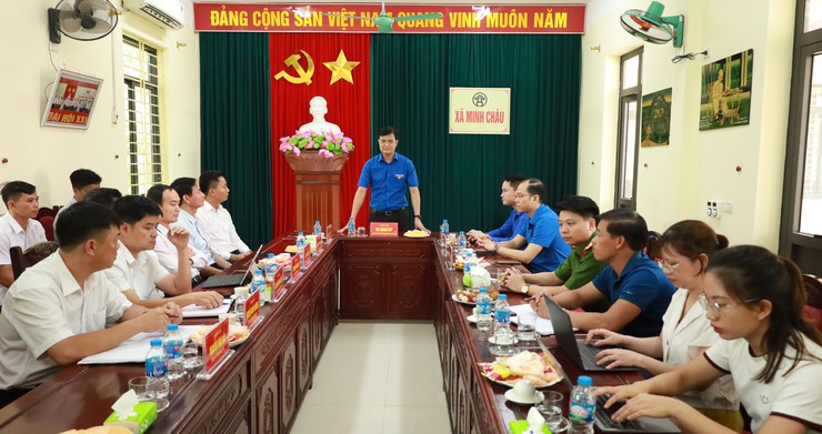 Bí thư thứ nhất Trung ương Đoàn Bùi Quang Huy thăm, làm việc và tặng quà tại xã Minh Châu- Ảnh 3.