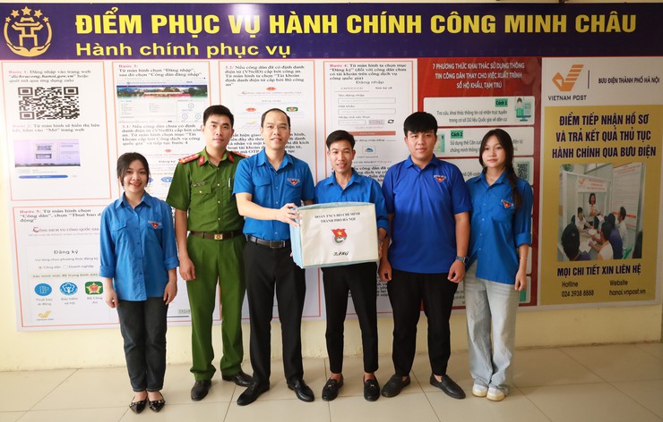 Bí thư thứ nhất Trung ương Đoàn Bùi Quang Huy thăm, làm việc và tặng quà tại xã Minh Châu- Ảnh 8.