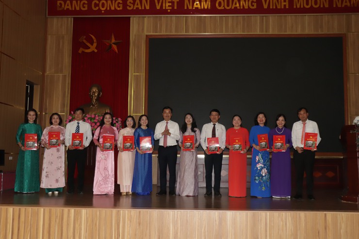 Xã Bát Tràng công bố các quyết định về tổ chức bộ máy, công tác cán bộ- Ảnh 7.