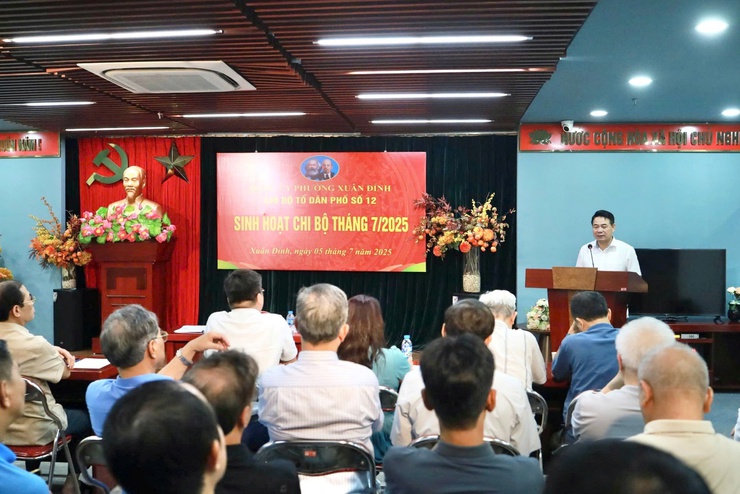 Bí thư Đảng uỷ phường Xuân Đỉnh dự sinh hoạt Chi bộ Tổ dân phố số 12- Ảnh 1.