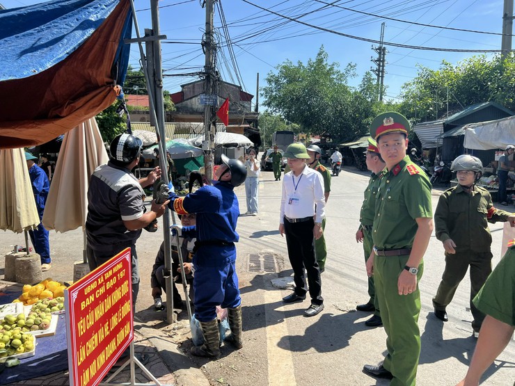 Tam Hưng ra quân kiểm tra, xử lý vi phạm trật tự an toàn giao thông, đô thị và công cộng- Ảnh 10.