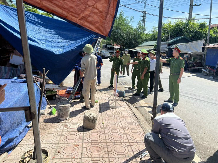 Tam Hưng ra quân kiểm tra, xử lý vi phạm trật tự an toàn giao thông, đô thị và công cộng- Ảnh 11.