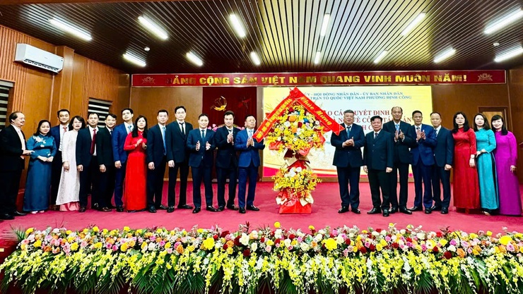 Hà Nội chỉ định các chức danh lãnh đạo UBND phường Định Công, nhiệm kỳ 2021 - 2026- Ảnh 1.