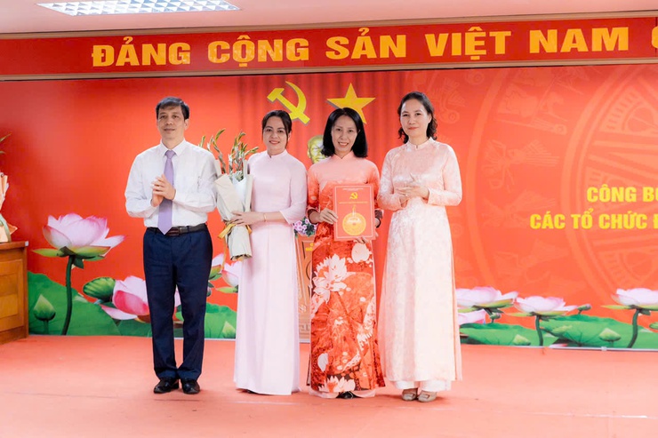 Phường Dương Nội công bố Quyết định tiếp nhận, thành lập các tổ chức Đảng trực thuộc Đảng bộ phường- Ảnh 3.
