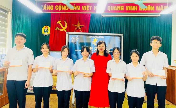 Trường THCS Thạch Thán vinh danh học sinh tiêu biểu đạt thành tích cao trong kỳ thi vào lớp 10 THPT năm học 2025–2026- Ảnh 1.