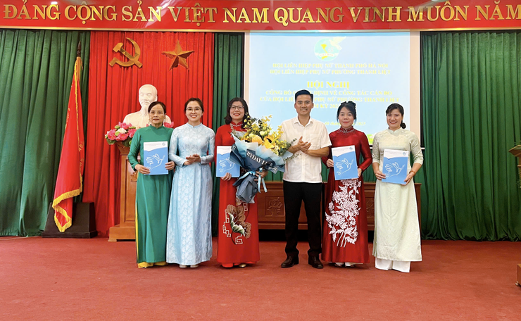 Hội LHPN phường Thanh Liệt: Công bố quyết định về công tác cán bộ nhiệm kỳ 2021 - 2026- Ảnh 2.