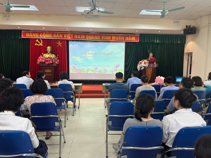 Phường Bạch Mai tổ chức Hội nghị công bố, trao quyết định thành lập và công tác cán bộ Trạm Y tế phường Bạch Mai- Ảnh 3.