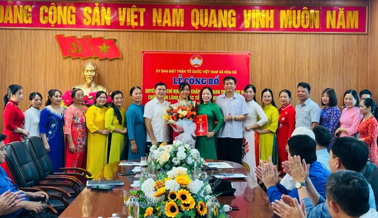 HỘI NGHỊ CÔNG BỐ CÁC QUYẾT ĐỊNH VỀ CÔNG TÁC CÁN BỘ CÁC TỔ CHỨC CHÍNH TRỊ - XÃ HỘI XÃ HÒA XÁ- Ảnh 3.