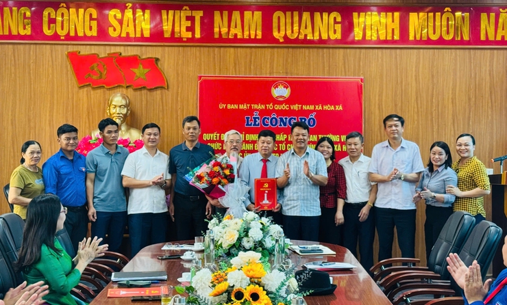 HỘI NGHỊ CÔNG BỐ CÁC QUYẾT ĐỊNH VỀ CÔNG TÁC CÁN BỘ CÁC TỔ CHỨC CHÍNH TRỊ - XÃ HỘI XÃ HÒA XÁ- Ảnh 5.