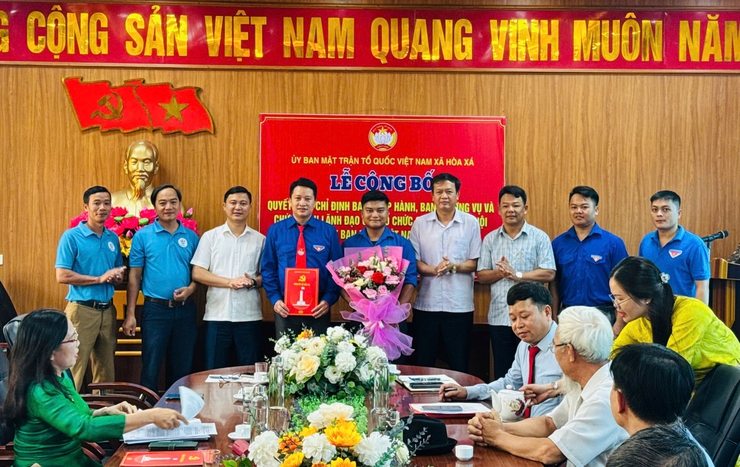 HỘI NGHỊ CÔNG BỐ CÁC QUYẾT ĐỊNH VỀ CÔNG TÁC CÁN BỘ CÁC TỔ CHỨC CHÍNH TRỊ - XÃ HỘI XÃ HÒA XÁ- Ảnh 4.
