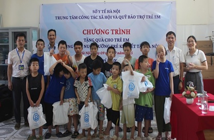 Những phần quà ý nghĩa dành cho trẻ em khuyết tật- Ảnh 2.