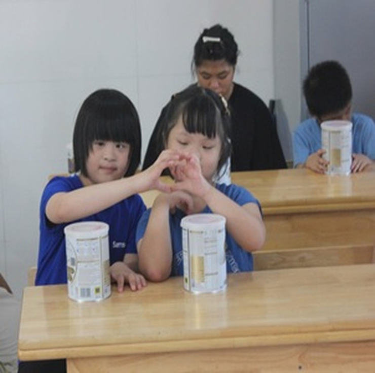 Những phần quà ý nghĩa dành cho trẻ em khuyết tật- Ảnh 3.