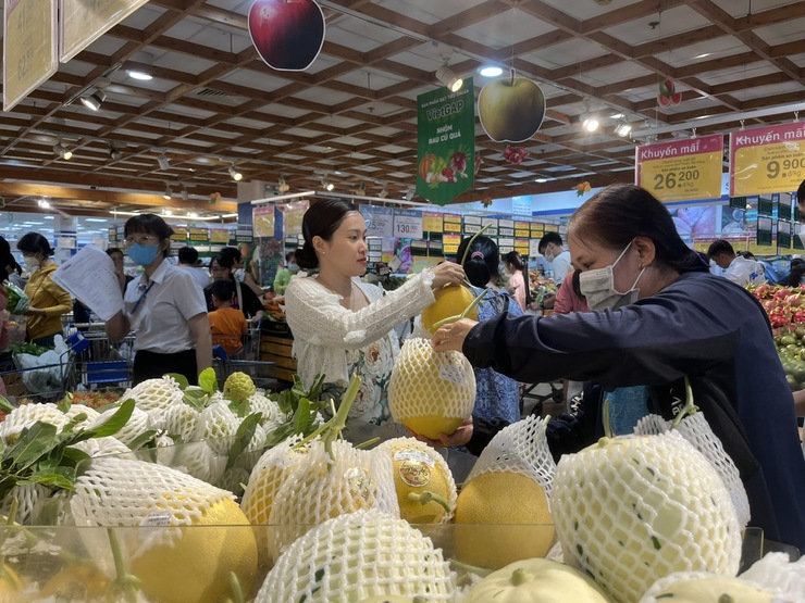 Hà Nội tổng lực kích cầu cuối năm: Cơ hội cho doanh nghiệp quảng bá tiêu thụ hàng Việt- Ảnh 1.