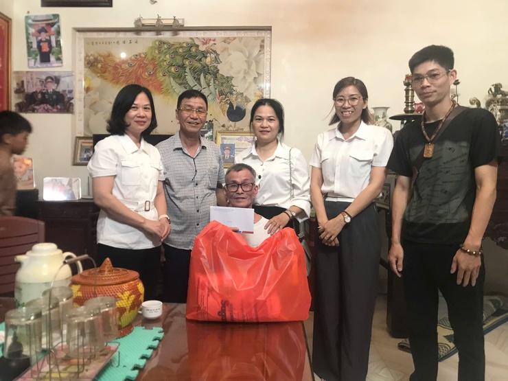 Hội Liên hiệp Phụ nữ xã Thư Lâm tổ chức hoạt động tri ân nhân kỷ niệm 78 năm Ngày Thương binh - Liệt sĩ- Ảnh 1.