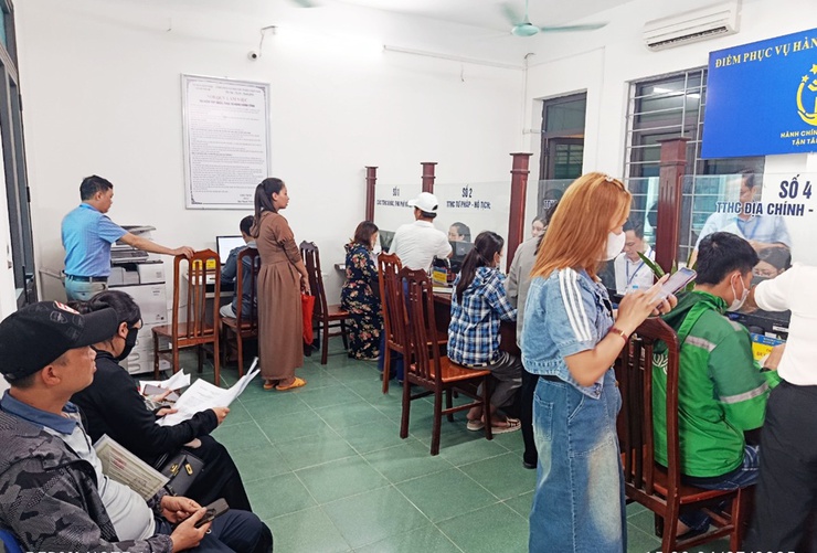 Điểm phục vụ hành chính công xã Quảng Bị  nỗ lực thực hiện chuyên nghiệp, hiệu quả, hướng tới sự hài lòng của người dân- Ảnh 2.