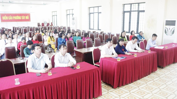 UBND phường Tây Mỗ công bố các Quyết định bổ nhiệm viên chức lãnh đạo quản lý Trạm Y tế và các trường Mầm non, Tiểu học, THCS thuộc UBND phường Tây Mỗ- Ảnh 1.