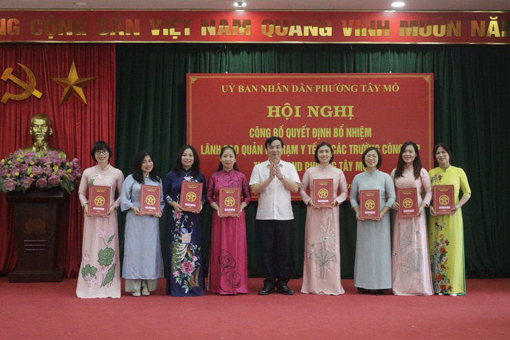 UBND phường Tây Mỗ công bố các Quyết định bổ nhiệm viên chức lãnh đạo quản lý Trạm Y tế và các trường Mầm non, Tiểu học, THCS thuộc UBND phường Tây Mỗ- Ảnh 3.