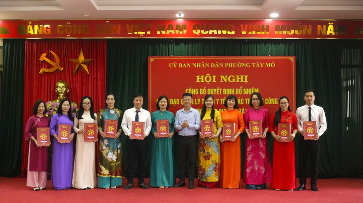 UBND phường Tây Mỗ công bố các Quyết định bổ nhiệm viên chức lãnh đạo quản lý Trạm Y tế và các trường Mầm non, Tiểu học, THCS thuộc UBND phường Tây Mỗ- Ảnh 4.