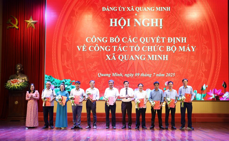 Đảng ủy xã Quang Minh công bố quyết định thành lập các chi bộ trực thuộc Đảng bộ xã; quán triệt, triển khai kế hoạch tổ chức đại hội Đảng bộ xã Quang Minh lần thứ I, nhiệm kỳ 2025 - 2030- Ảnh 6.