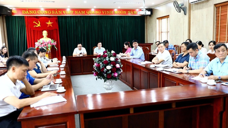 Đồng chí Bí thư Đảng ủy xã chủ trì hội nghị trực tuyến tập huấn sử dụng phần mềm quản lý văn bản và điều hành thành phố tại điểm cầu xã Sơn Đồng- Ảnh 1.